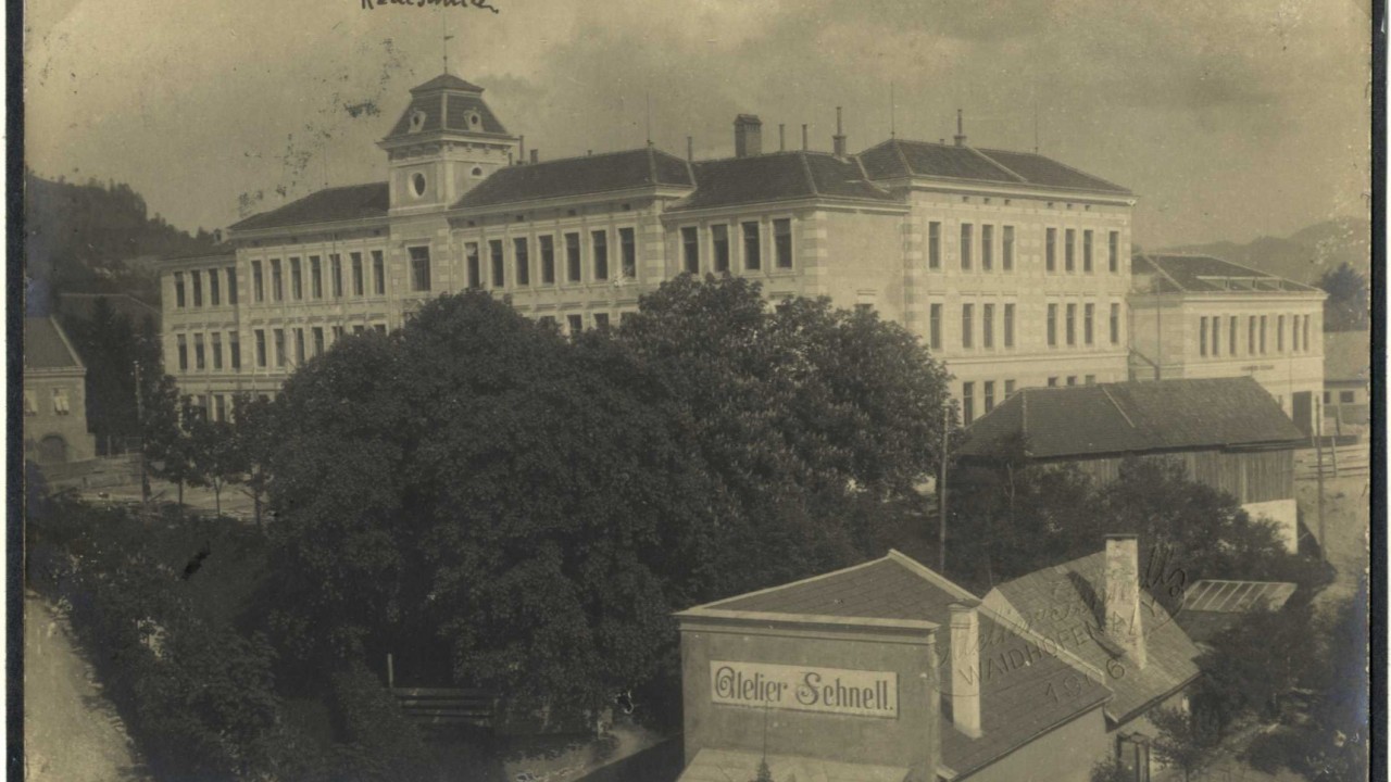 Ansichtskarte Realschule heute Gym und Mittelschule_1906.jpg