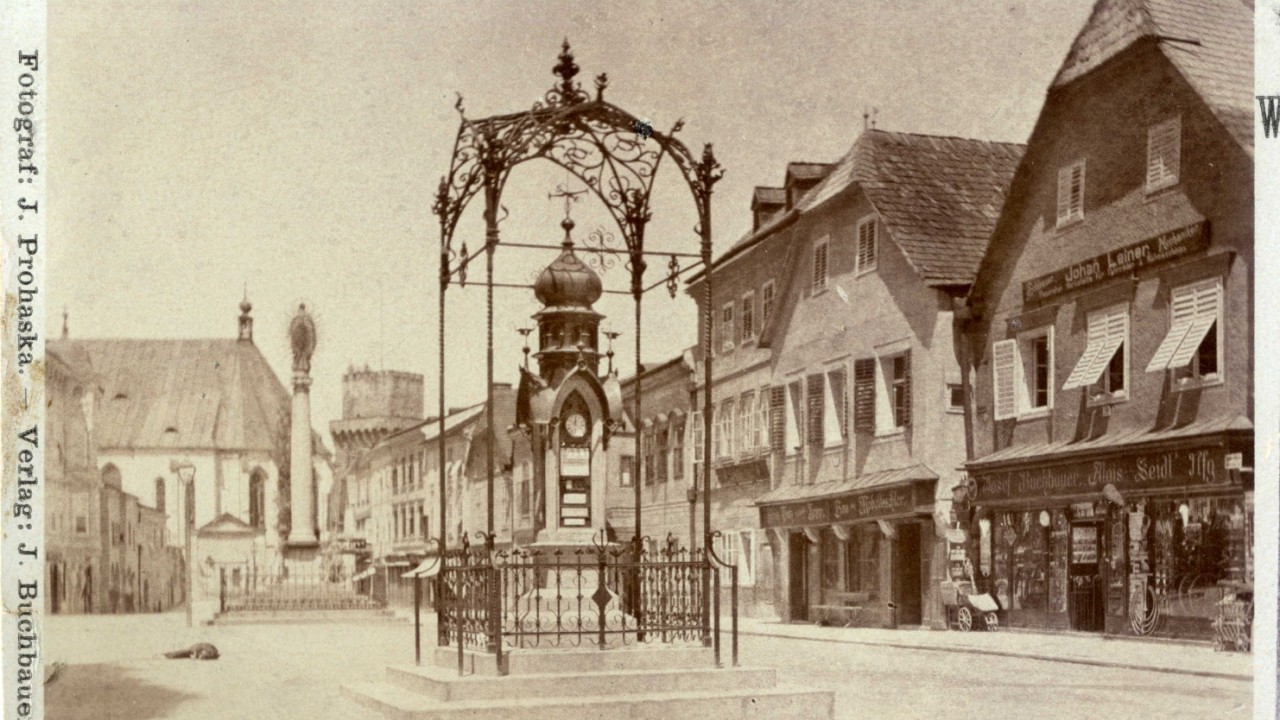 Wetterhäuschen am Ob. Stadtplatz (1).jpg