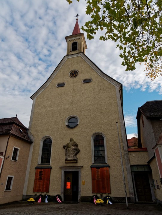 Klosterkirche 02 11 2017 außen Farka.jpg