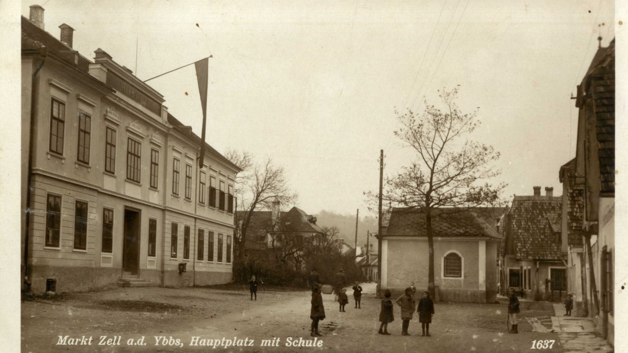 Zeller Hauptplatz .jpg