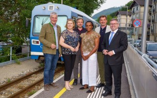 Gruppenfoto vor City Bahn