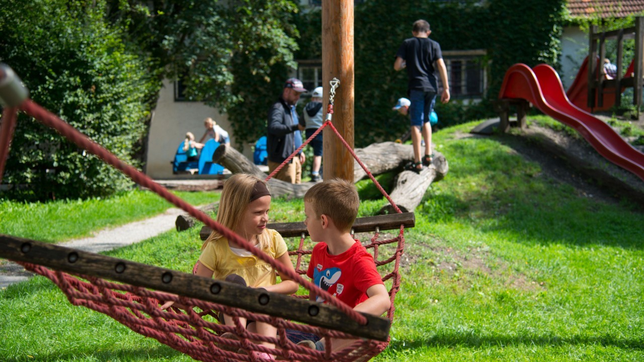 Netzhängematte im Konviktgarten