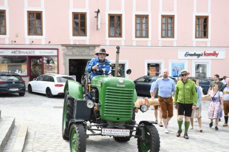 grüner Traktor