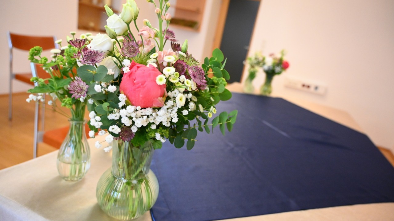 Blumenstrauß im Trauungssaal