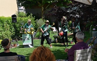 die Floraphoniker musizieren