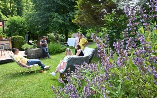 gemütliche Sitzlounge im Garten
