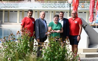 Parkbad Team mit Bürgermeister und Vizebürgermeister