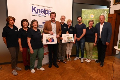 Ingrid Filzwieser, Margarete Voglauer, Maria Weissenhofer, Bürgermeister Werner Krammer, Ernst Weissenhofer, Ursula Steinauer, Georg Jillich, Petra Steinauer und Stadtrat Franz Sommer