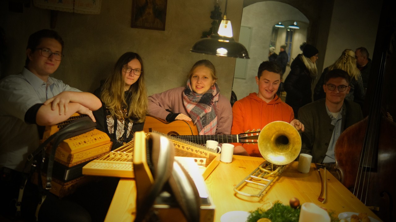 Musikgruppe in der Schwarzen Kuchl