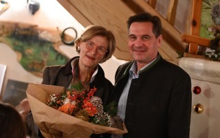 Dorothea Draxler und Bürgermeister Werner Krammer beim Adventsingen