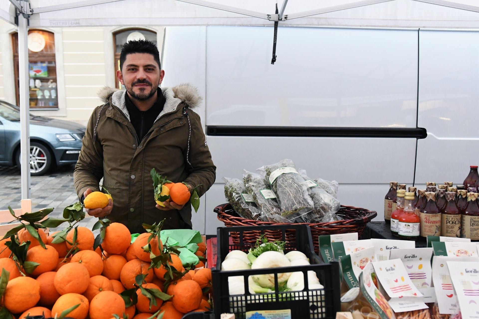 LazzaroCimadoro_Wochenmarkt.JPG