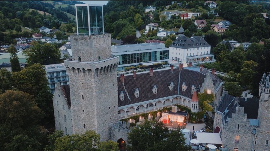 Schloss Header.JPG