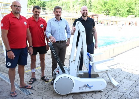 Neuer Poollifter im Parkbad