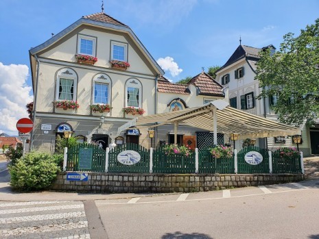 Griechisches Restaurant Zeus.jpg