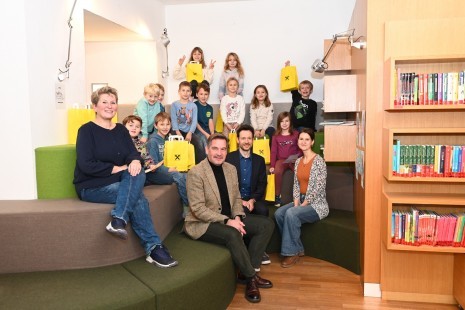 Die Bibliotheksführerscheine wurden an die Kinder der 2a übergeben.