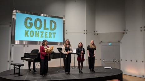 Felicitas Scholz, Johanna Großberger, Theresa Schmid, Elena Biedma Fierro (2).jpg