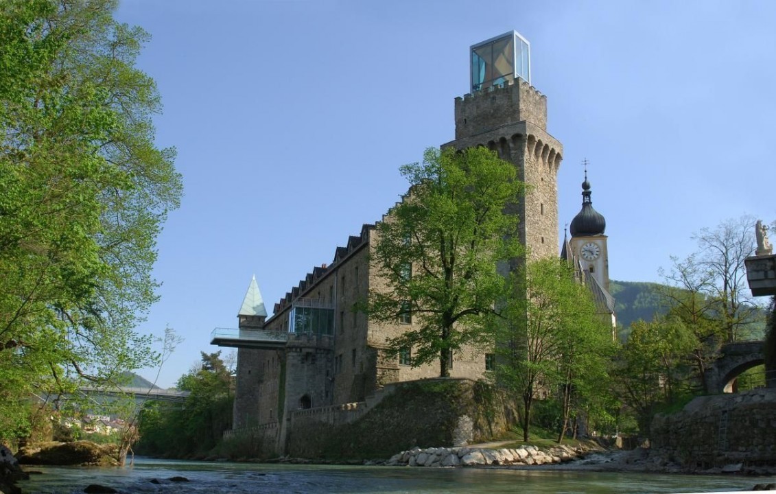 Rothschildschloss Waidhofen.jpg