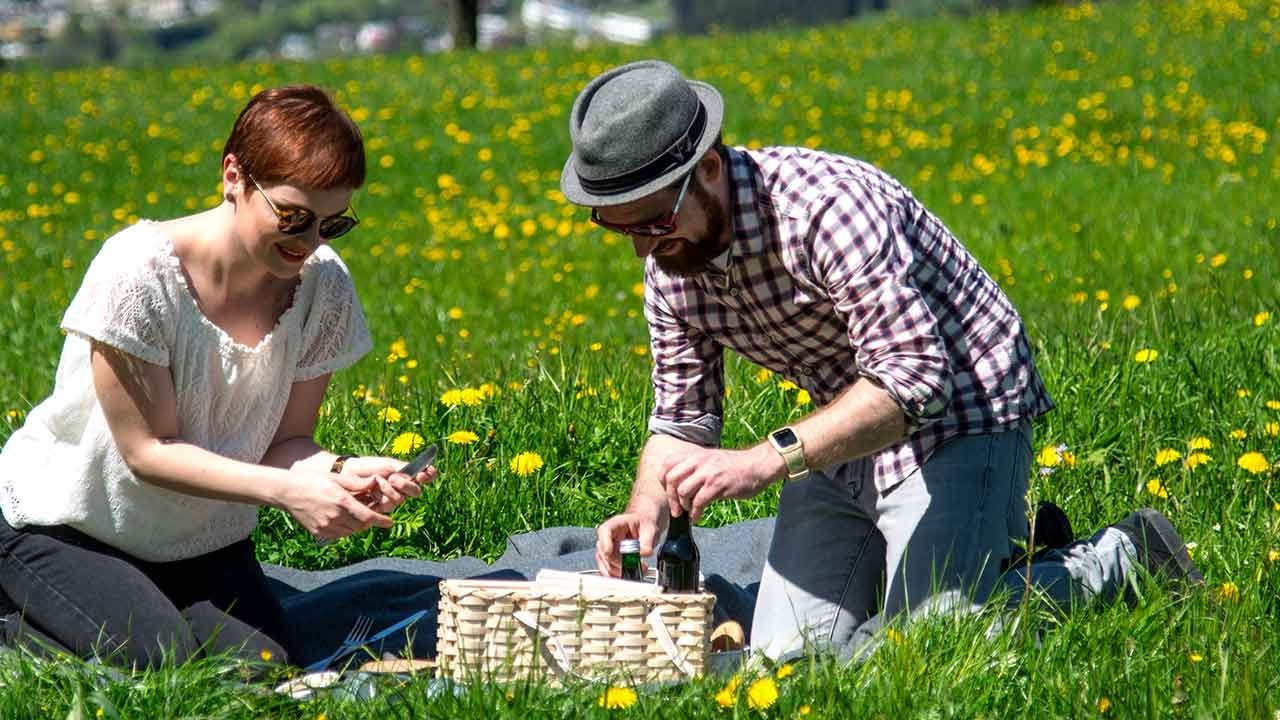 Headerbild_breit_Picknick-Natur-Korb.jpg